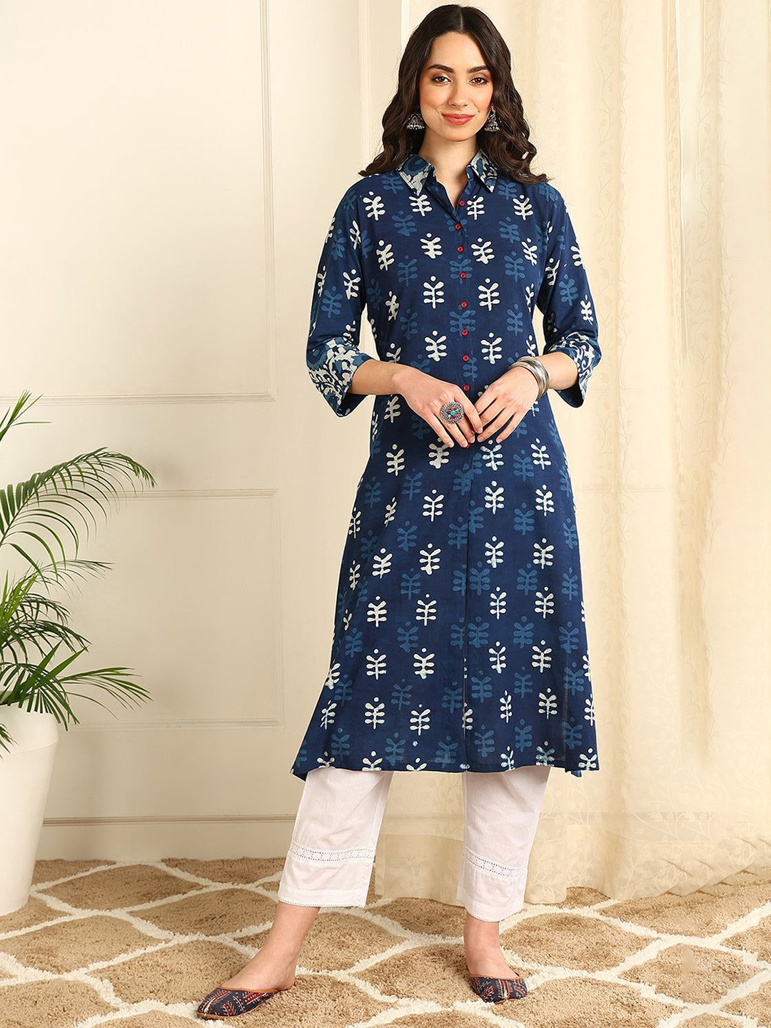 

Tahiliya Women Printed Flared Sleeves Thread Work Handloom Kurta, Blue