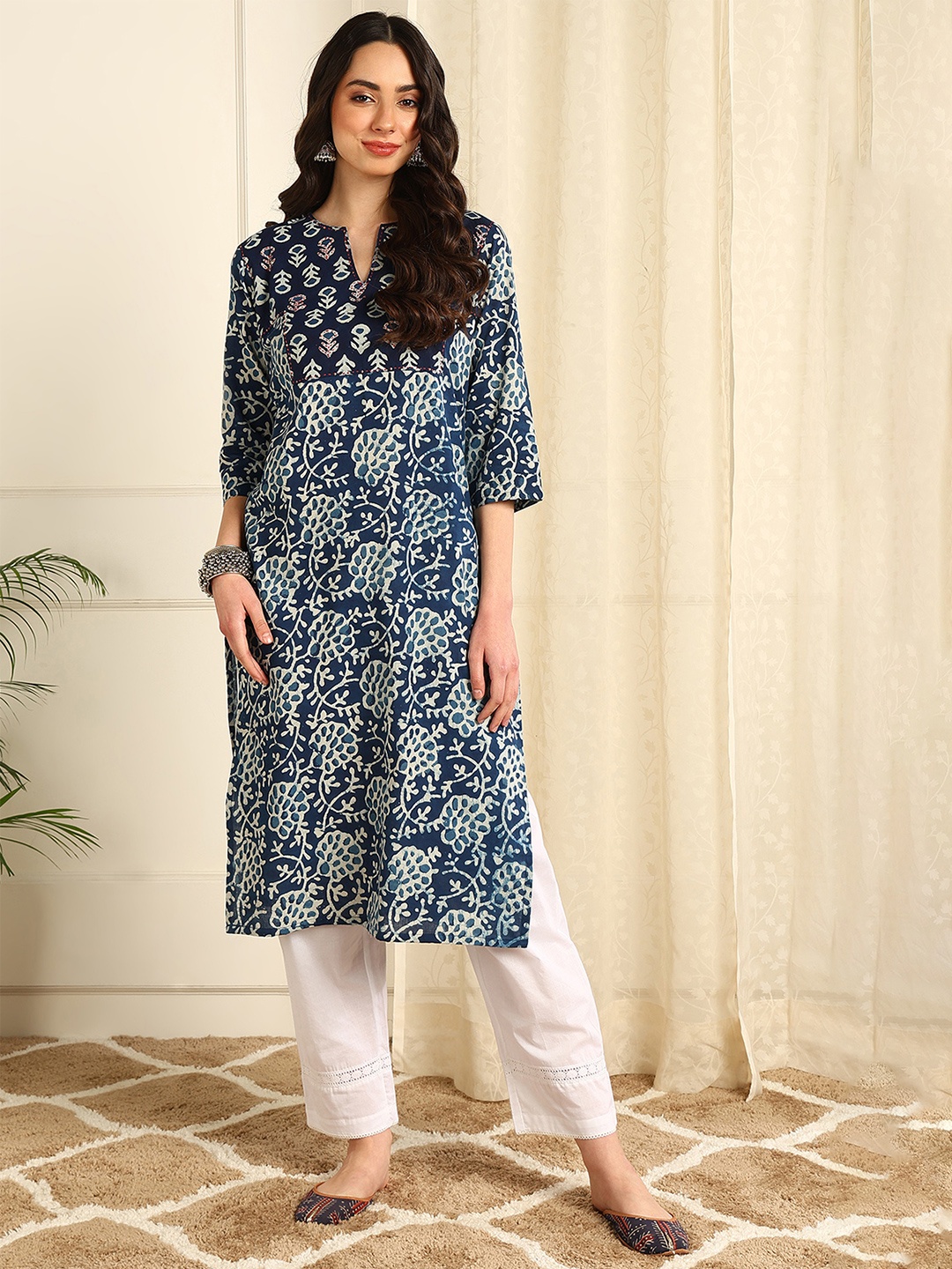 

Tahiliya Women Printed Thread Work Handloom Kurta, Blue