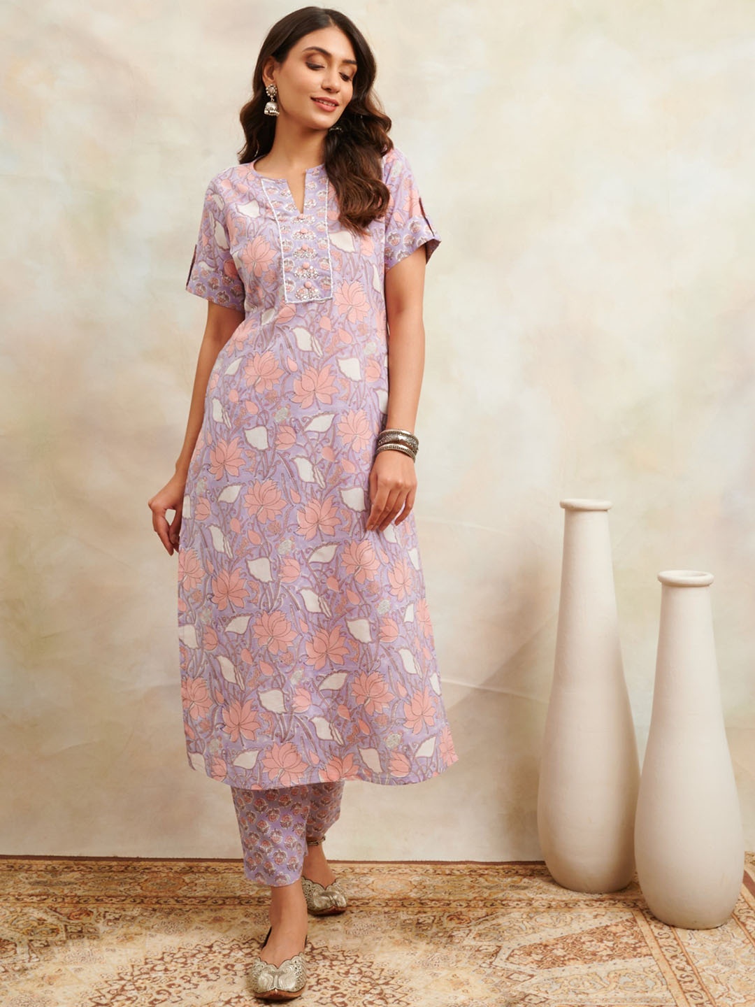 Tahiliya Women Floral Embroidered Flared Sleeves Handloom Kurta, Mauve