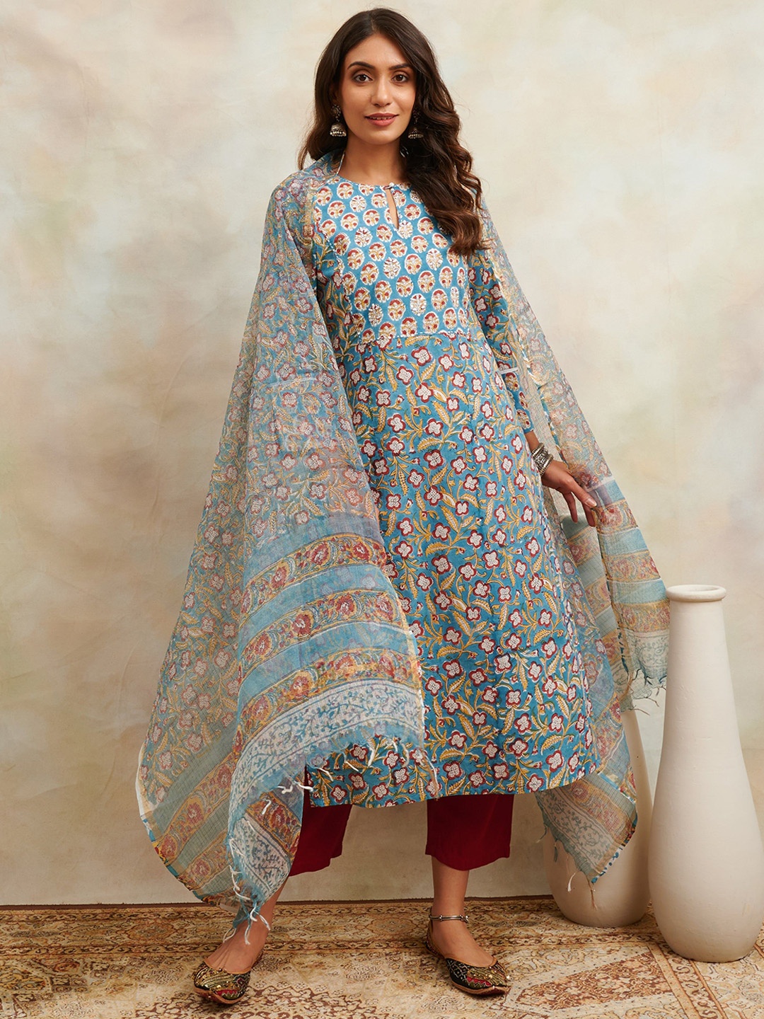 

Tahiliya Women Floral Printed Thread Work Handloom Kurta, Blue