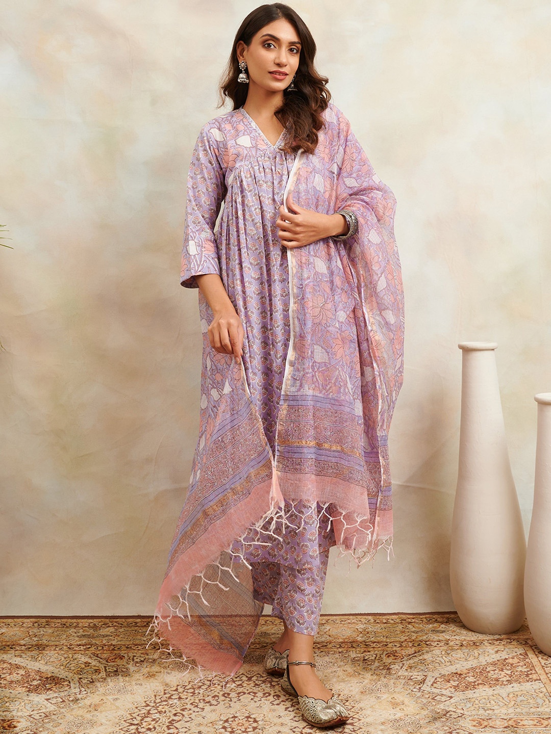 

Tahiliya Women Floral Printed Thread Work Handloom Kurta, Mauve