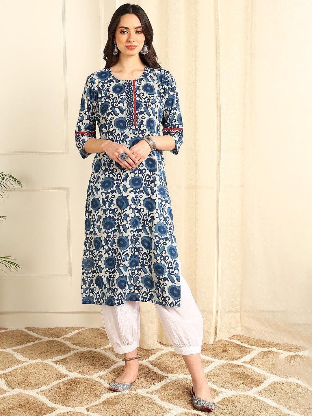 

Tahiliya Women Floral Printed Thread Work Handloom Kurta, Blue