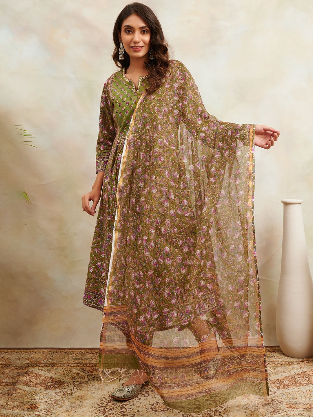 

Tahiliya Women Floral Printed Thread Work Handloom Kurta, Green