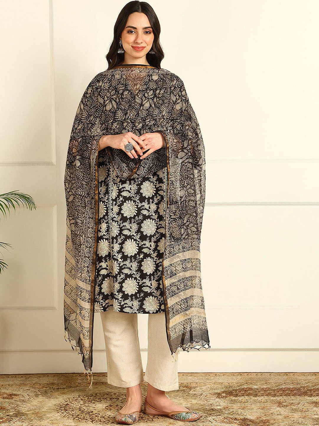 

Tahiliya Women Floral Printed Flared Sleeves Mirror Work Handloom Kurta, Black