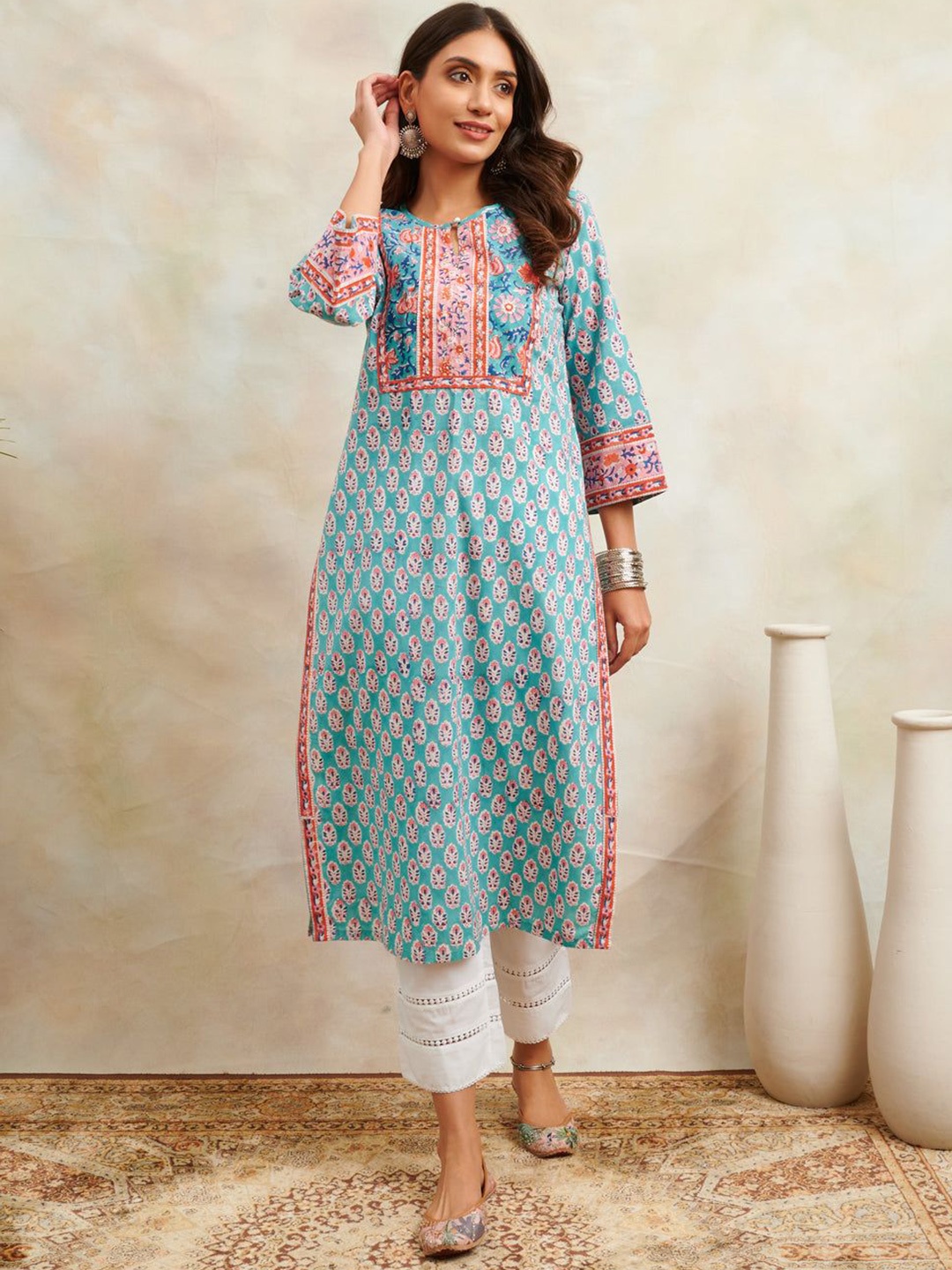 

Tahiliya Women Floral Embroidered Cold-Shoulder Sleeves Thread Work Handloom Kurta, Blue