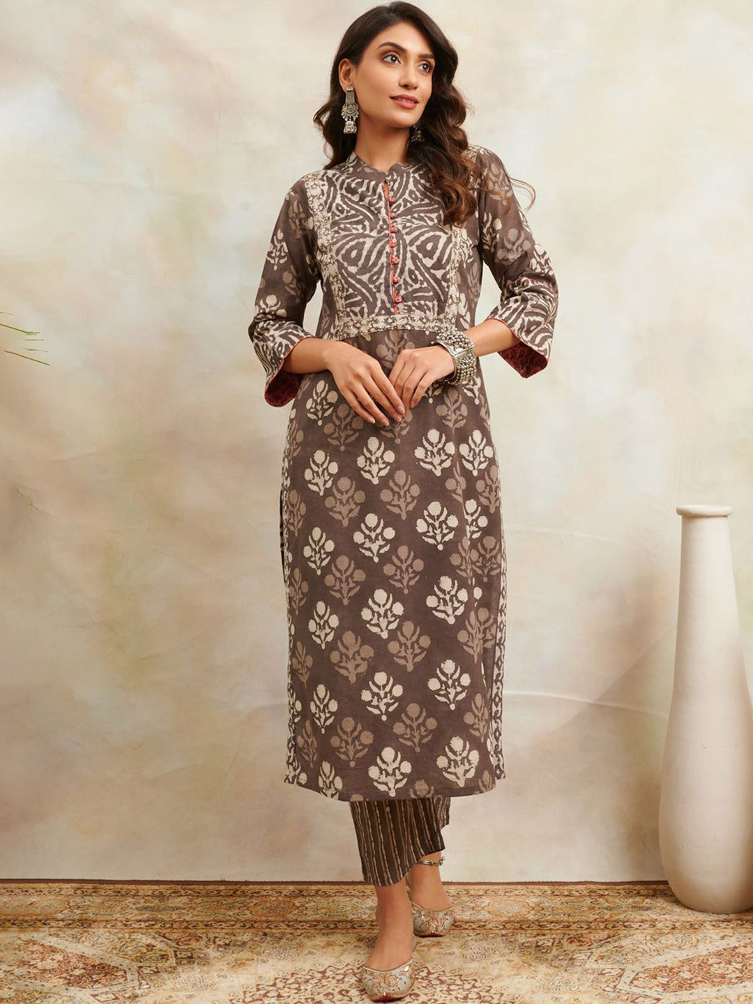 

Tahiliya Women Geometric Printed Flared Sleeves Handloom Kurta, Brown