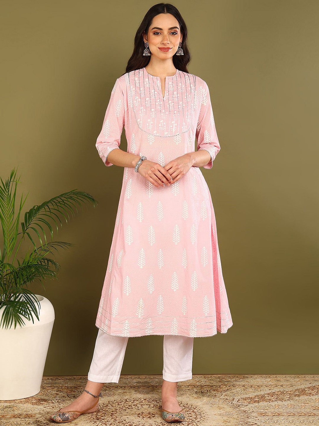 

Tahiliya Women Ethnic Motifs Printed Keyhole Neck Flared Sleeves Thread Work Handloom Kurta, Pink