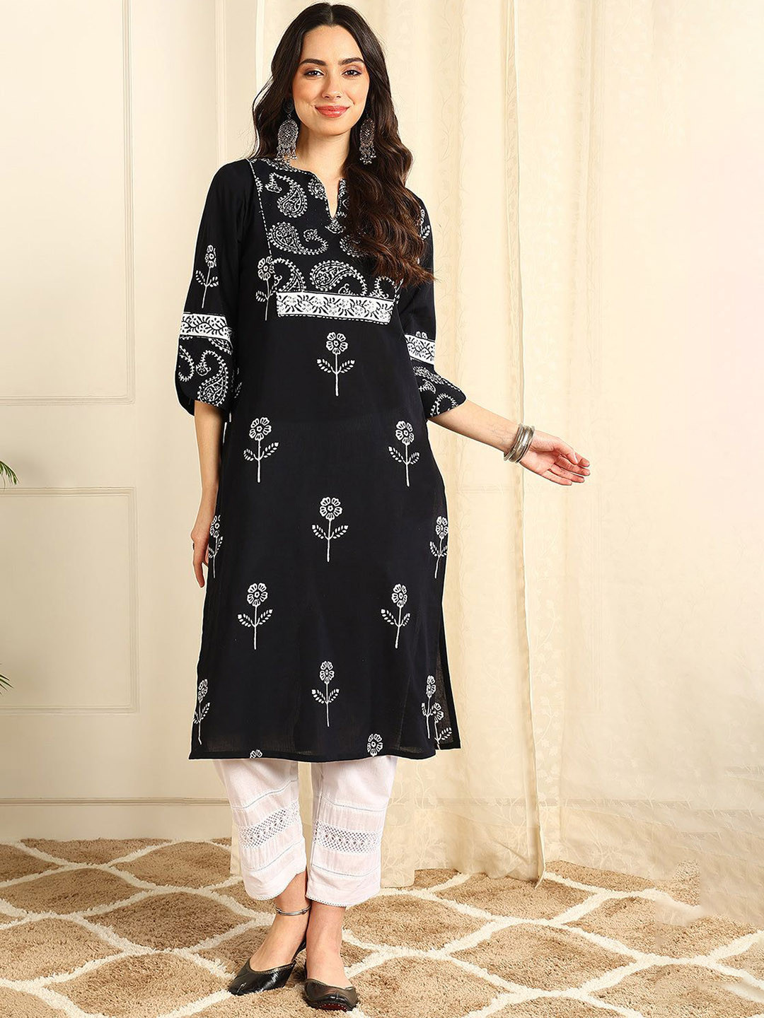 

Tahiliya Women Floral Embroidered Flared Sleeves Thread Work Handloom Anarkali Kurta, Black
