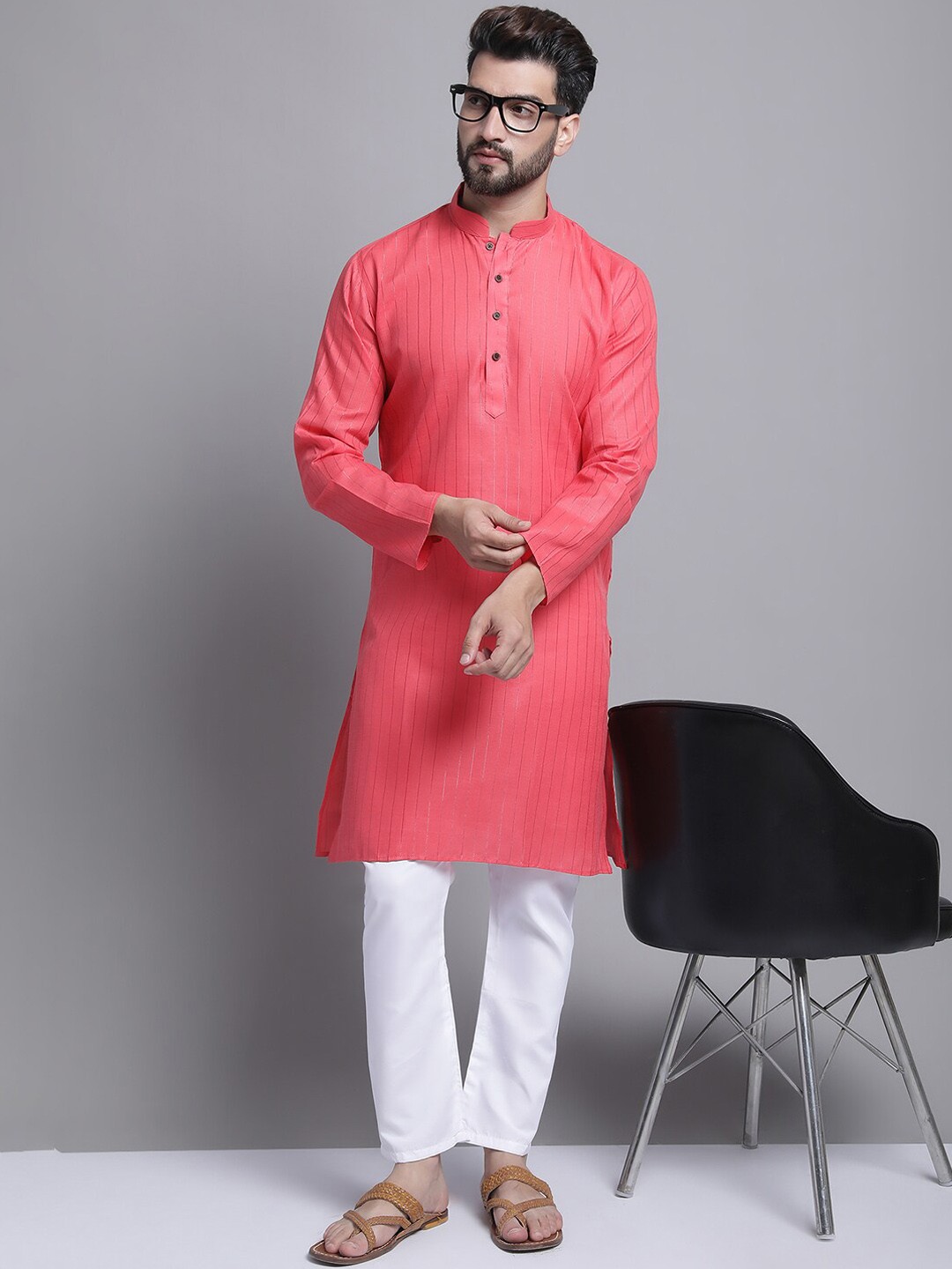 

Armaan Ethnic Men Thread Work Kurta, Pink