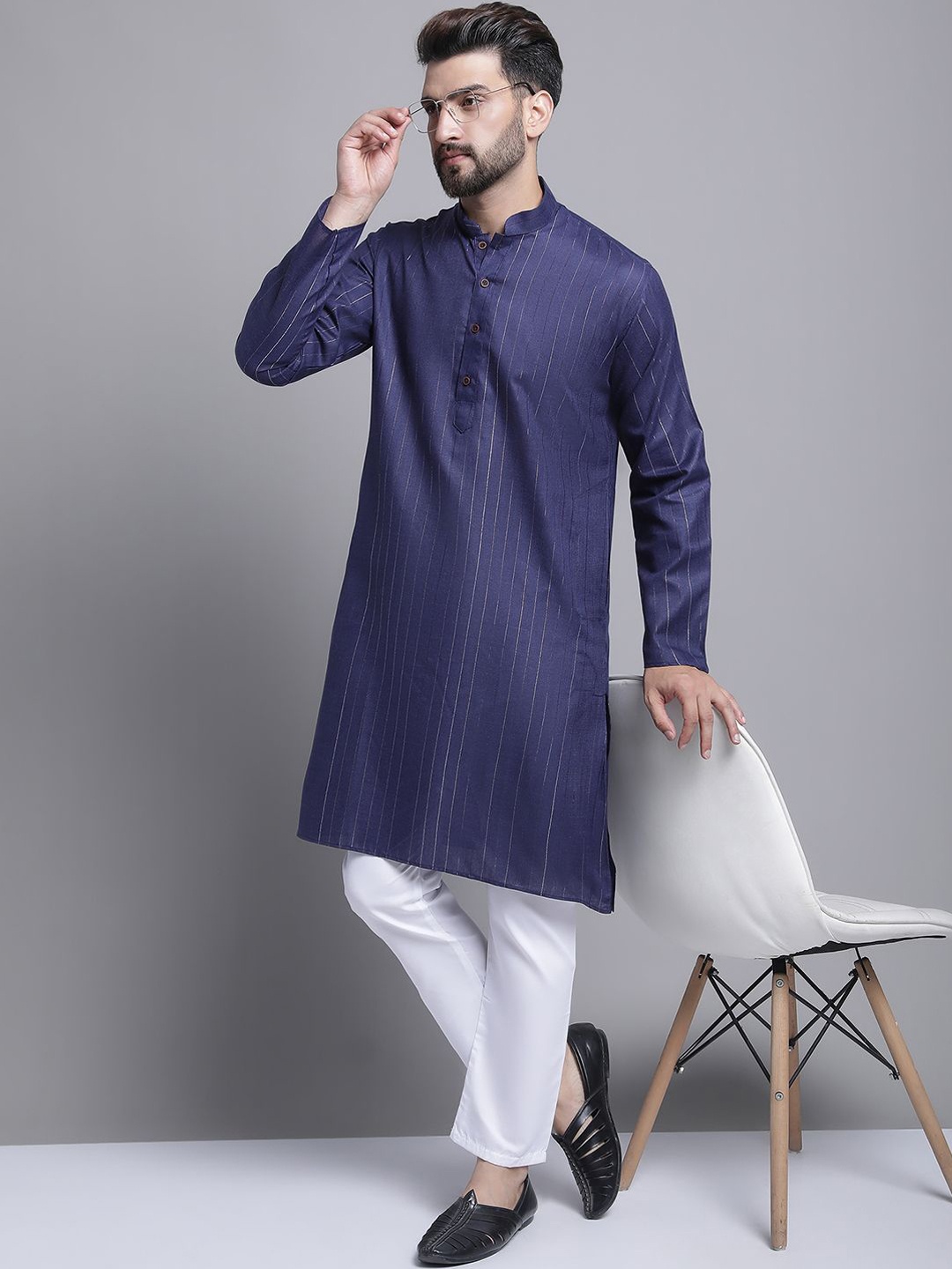 Armaan Ethnic Men Thread Work Kurta, Navy blue