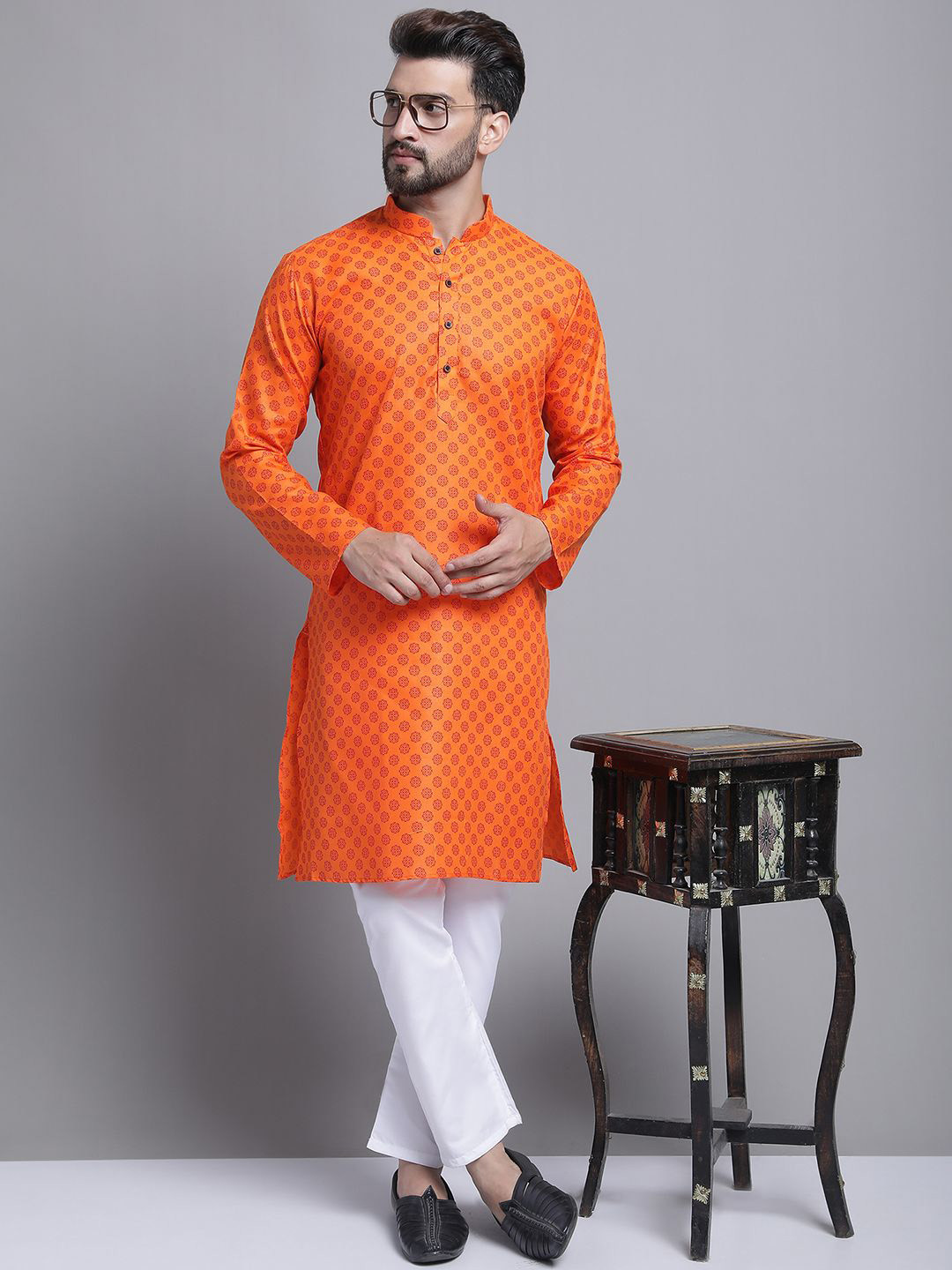 

Armaan Ethnic Men Geometric Kurta, Orange
