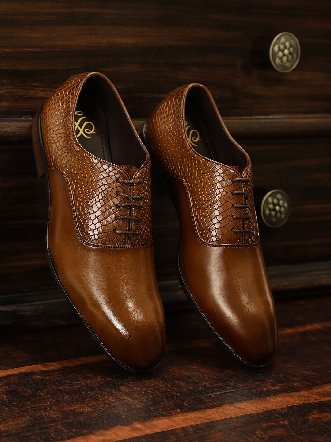 

House of Pataudi Men Textured Formal Oxfords, Brown