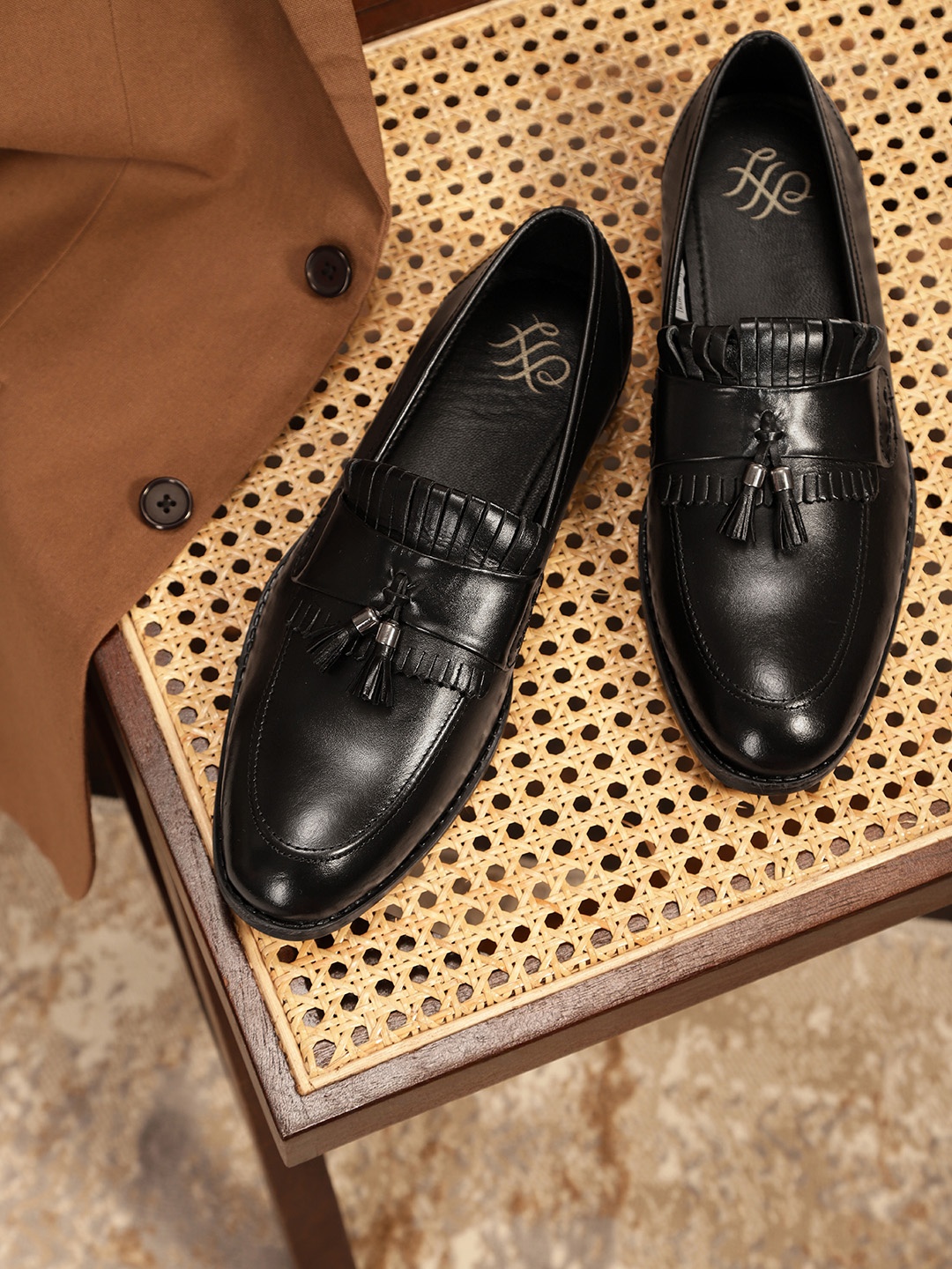 

House of Pataudi Men Tasselled Formal Loafers, Black