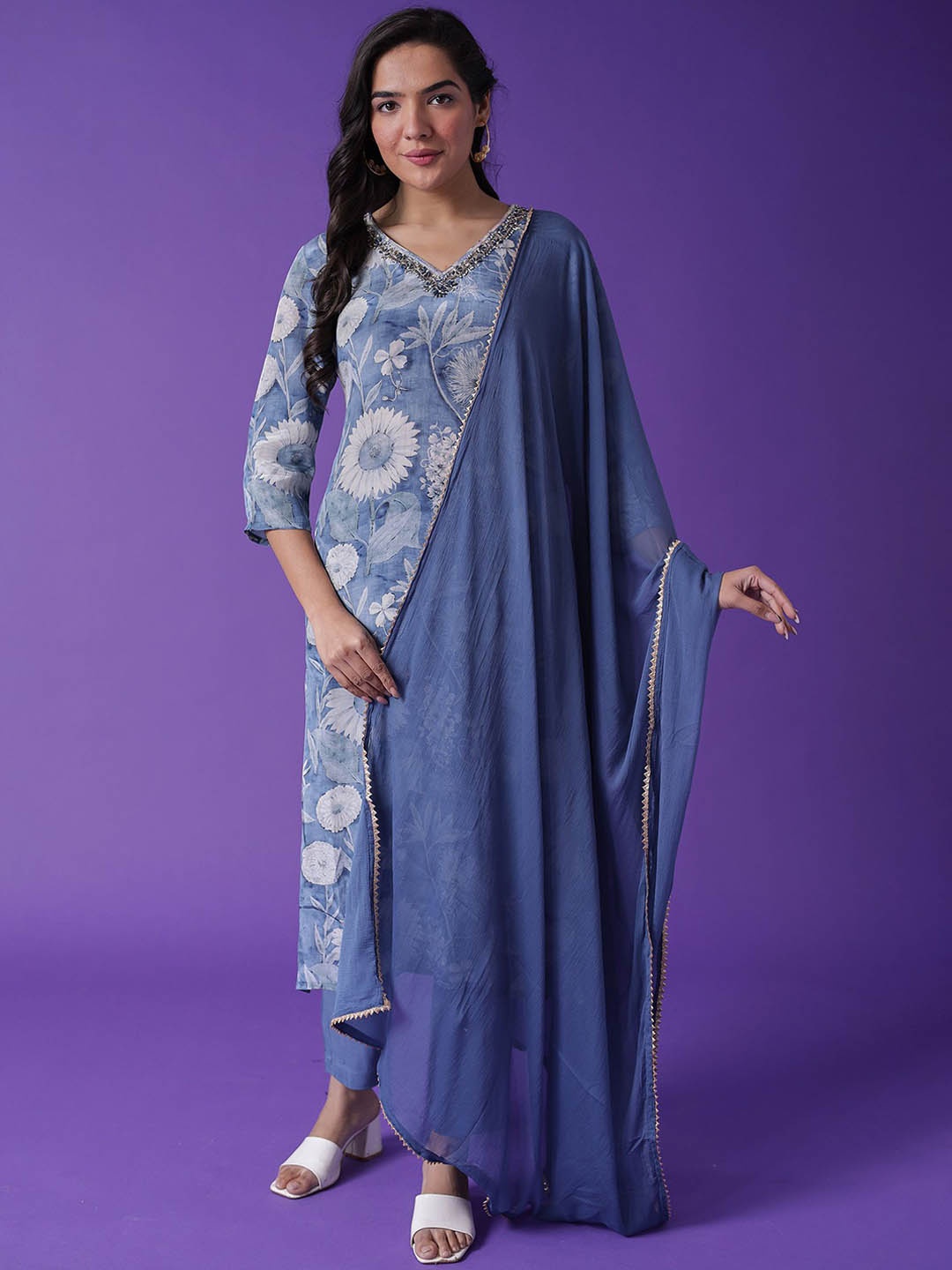 

ZARI Women Floral Printed Regular Beads and Stones Kurta with Trousers & With Dupatta, Blue