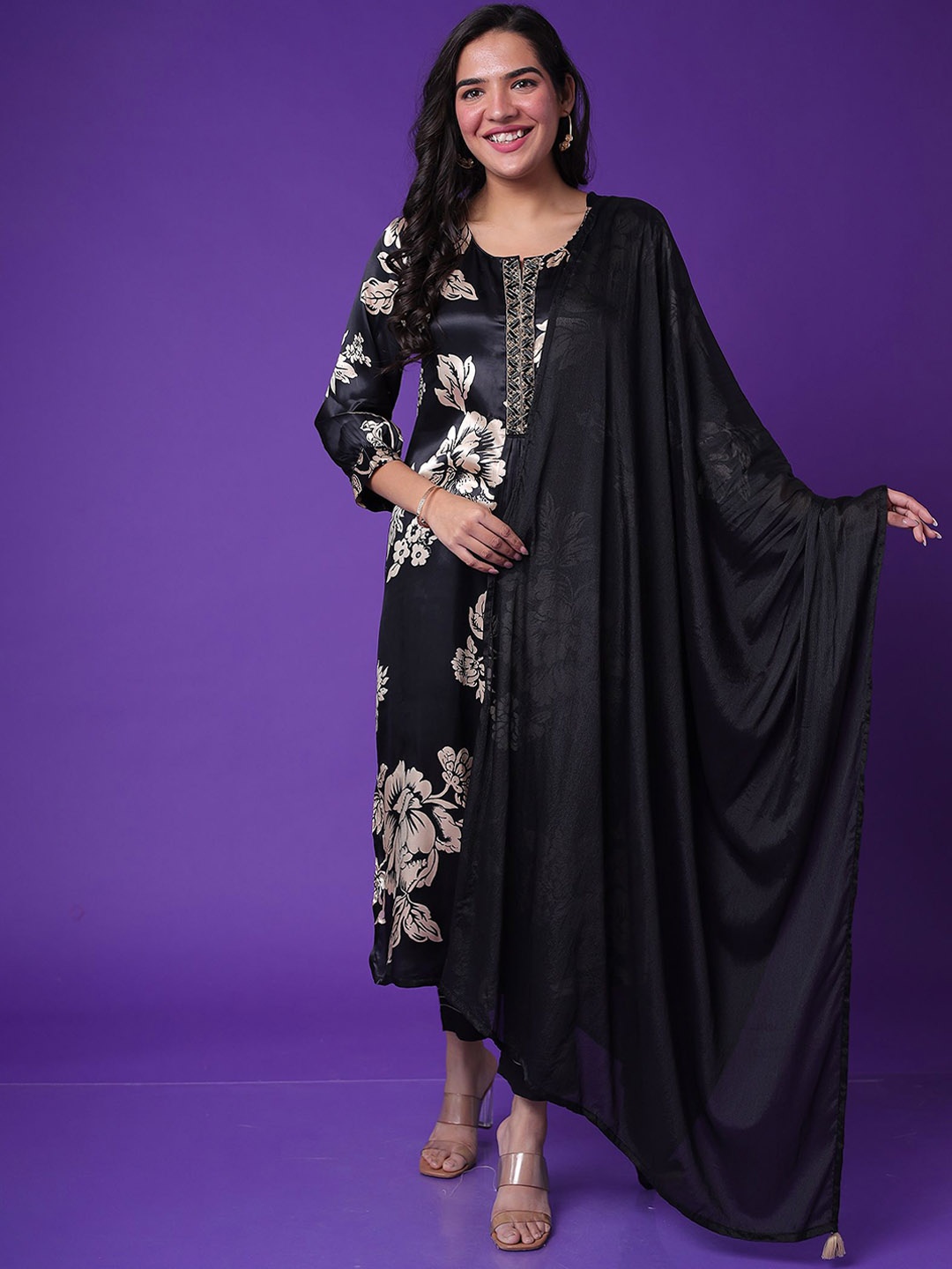 

ZARI Women Floral Printed Regular Kurta with Trousers & With Dupatta, Black