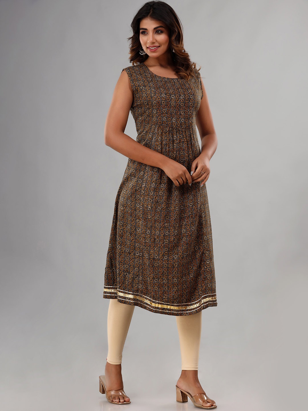 

Rouhab Women Printed Thread Work Kurta, Grey