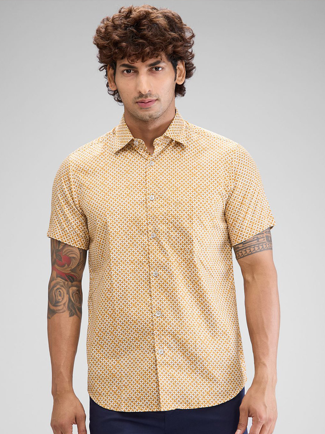 

ColorPlus Men Tailored Fit Floral Opaque Printed Casual Shirt, Yellow