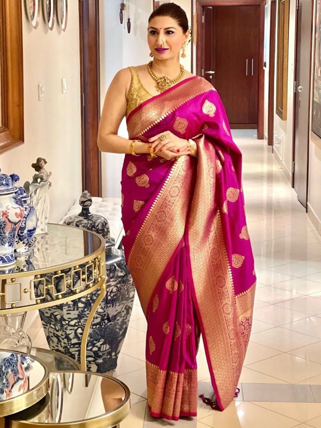 

DIVASTRI Woven Design Zari Banarasi Saree, Pink