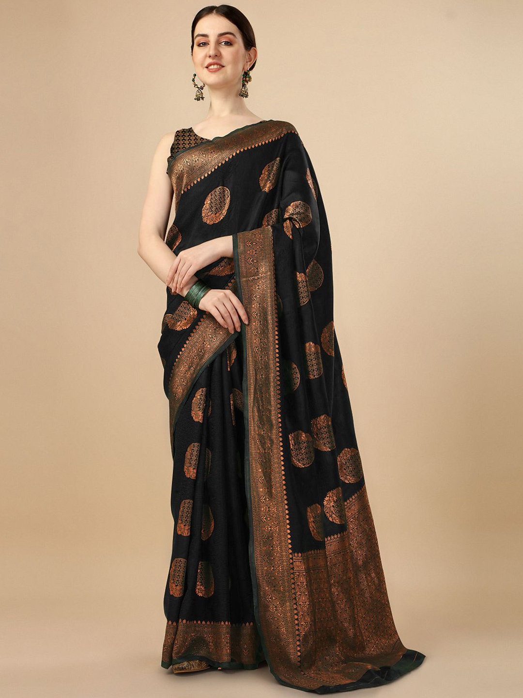 

DIVASTRI Floral Zari Banarasi Saree, Black