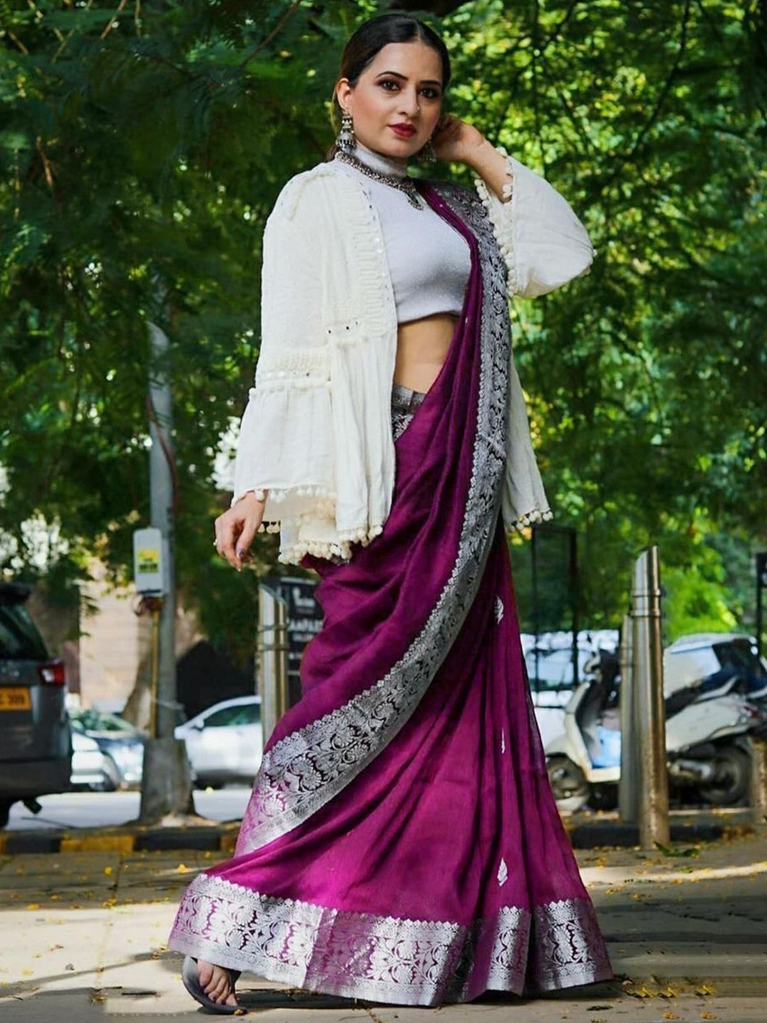 

DIVASTRI Floral Zari Banarasi Saree, Purple