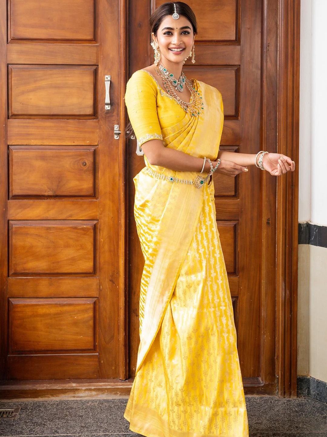 

DIVASTRI Woven Design Zari Banarasi Saree, Yellow