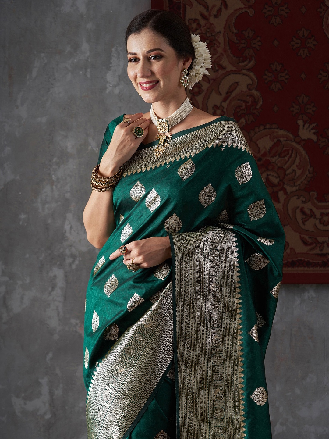 

DIVASTRI Ethnic Motifs Zari anarasi Saree, Green