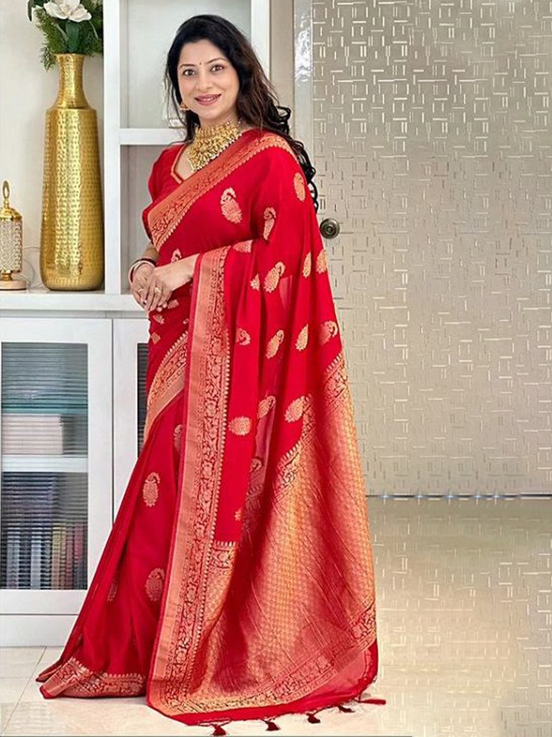 

DIVASTRI Woven Design Zari Banarasi Saree, Red