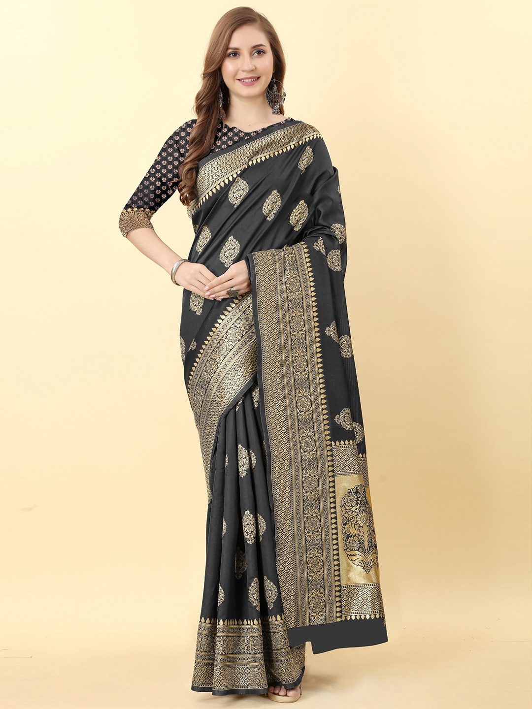 

DIVASTRI Woven Design Zari Banarasi Saree, Black