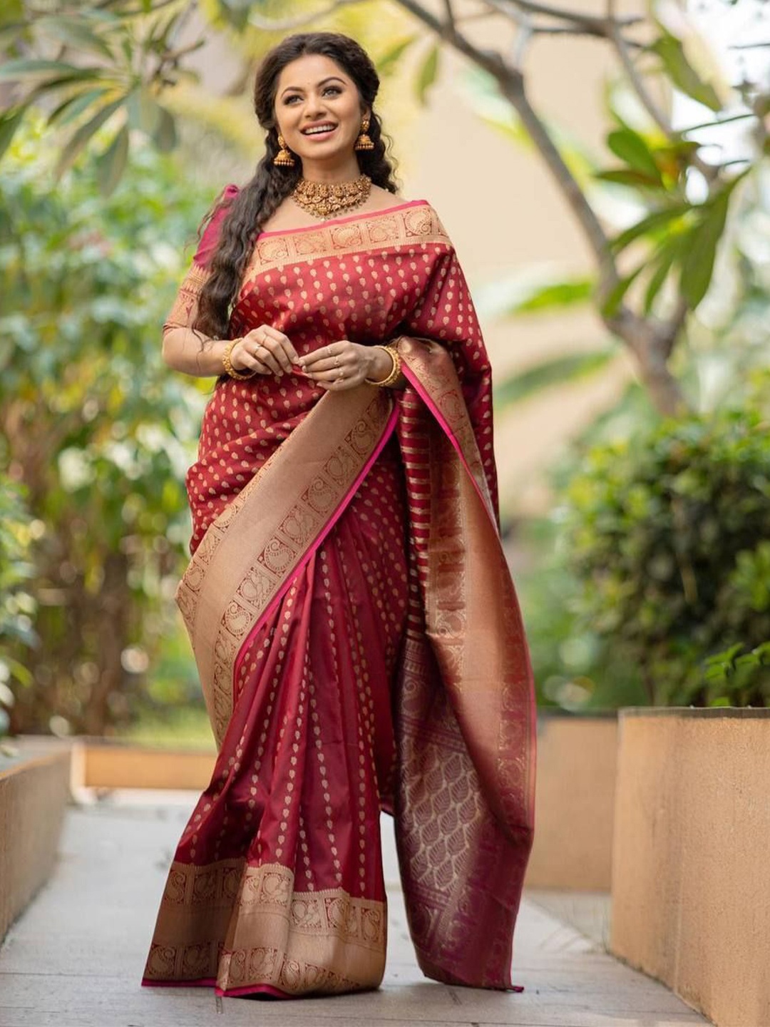 

DIVASTRI Woven Design Zari Banarasi Saree, Maroon