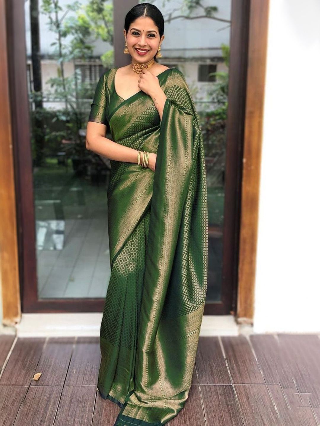 

DIVASTRI Woven Design Zari Banarasi Saree, Green