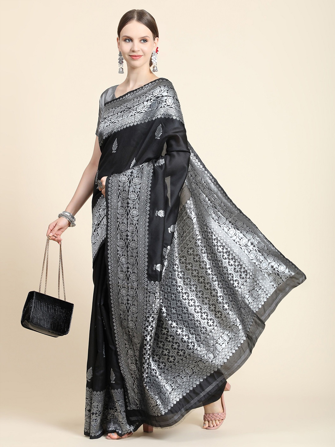 

DIVASTRI Woven Design Zari Banarasi Saree, Black