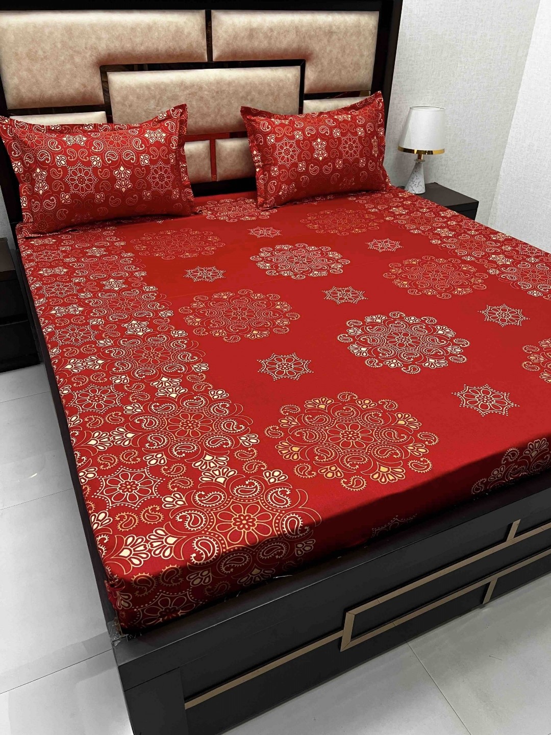 

Pure Decor Red & White Ethnic Motifs 250 TC Queen Bedsheet with 2 Pillow Covers