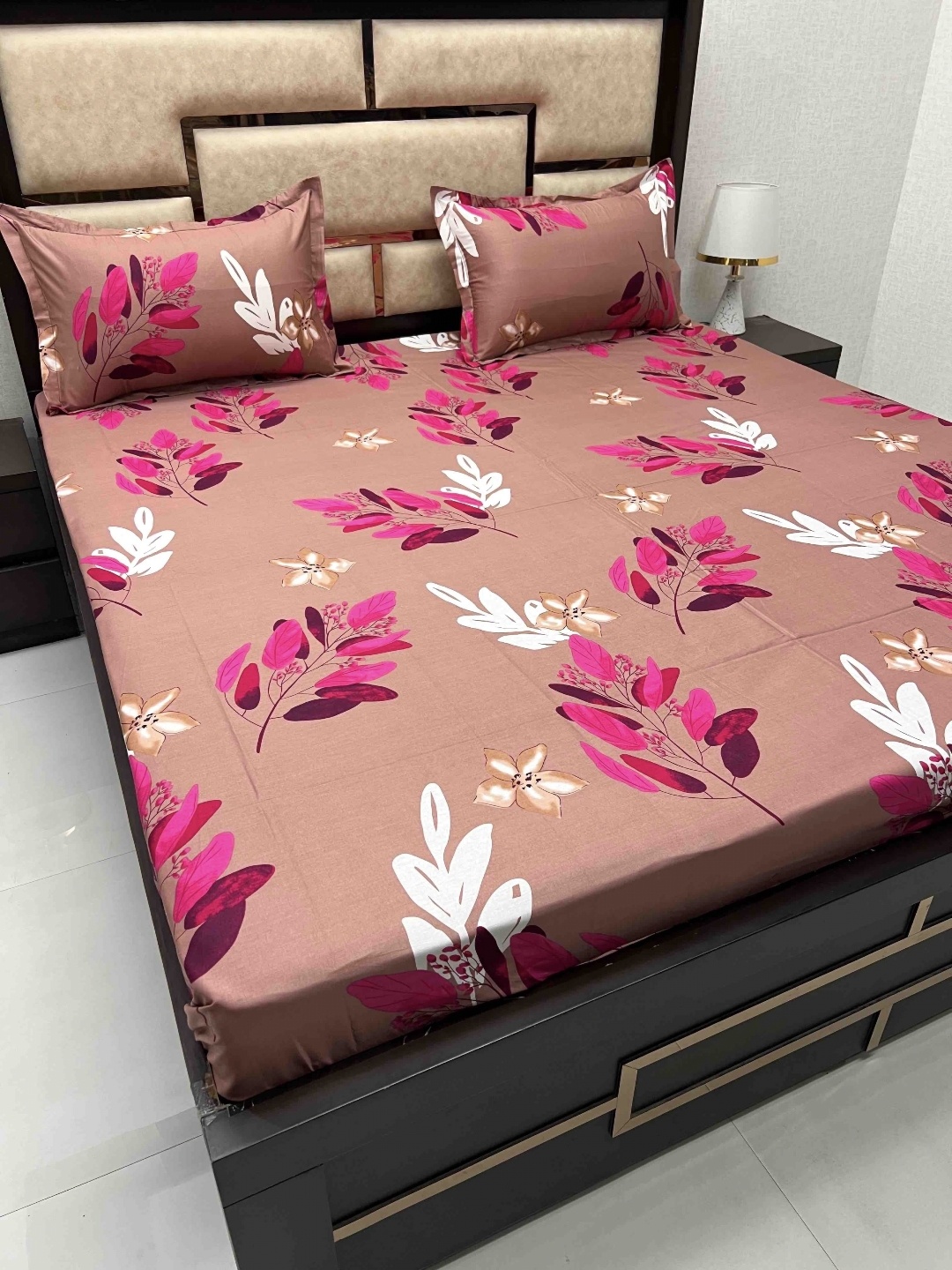 

Pure Decor Pink & White Floral 250 TC Queen Bedsheet with 2 Pillow Covers