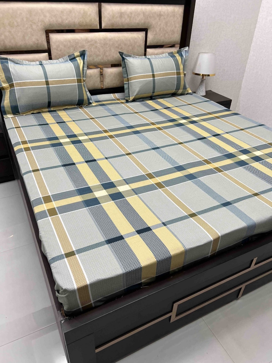 

Pure Decor Green & Yellow Geometric 250 TC Queen Bedsheet with 2 Pillow Covers