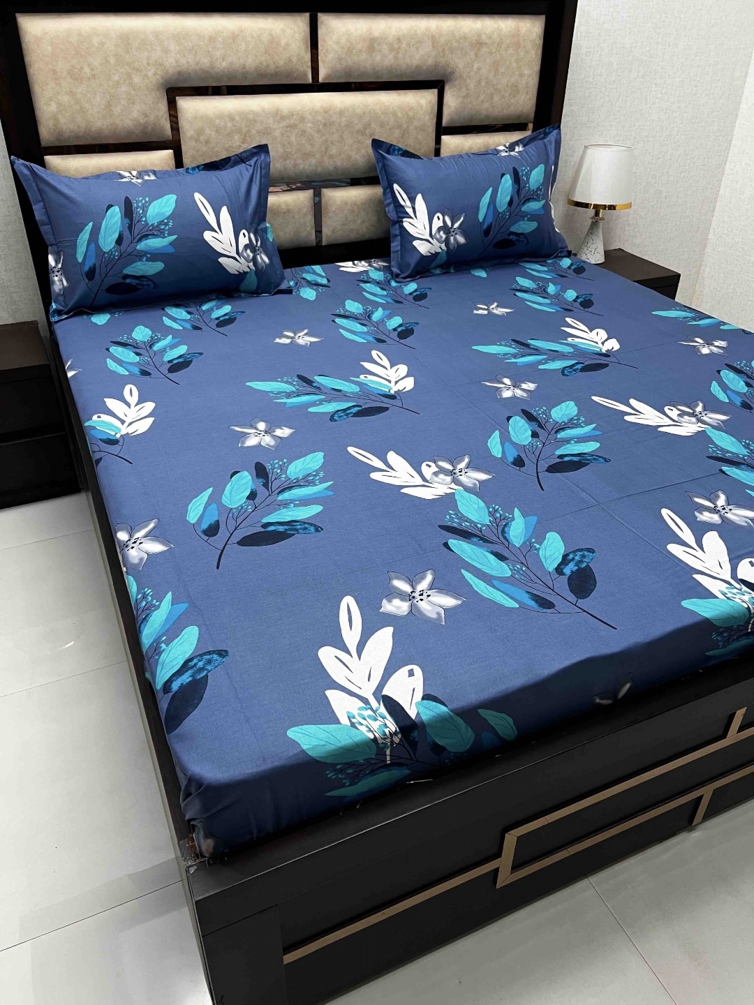 

Pure Decor Blue & White Floral 250 TC Queen Bedsheet with 2 Pillow Covers