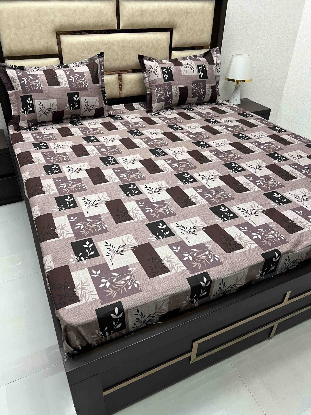 

Pure Decor Purple & White Floral 250 TC Queen Bedsheet with 2 Pillow Covers