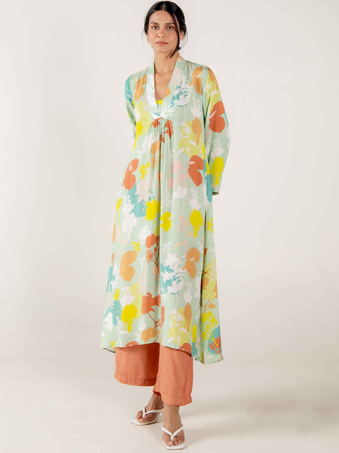 

AROOP INDIA Women Floral Printed Flared Sleeves Kurta, Sea green