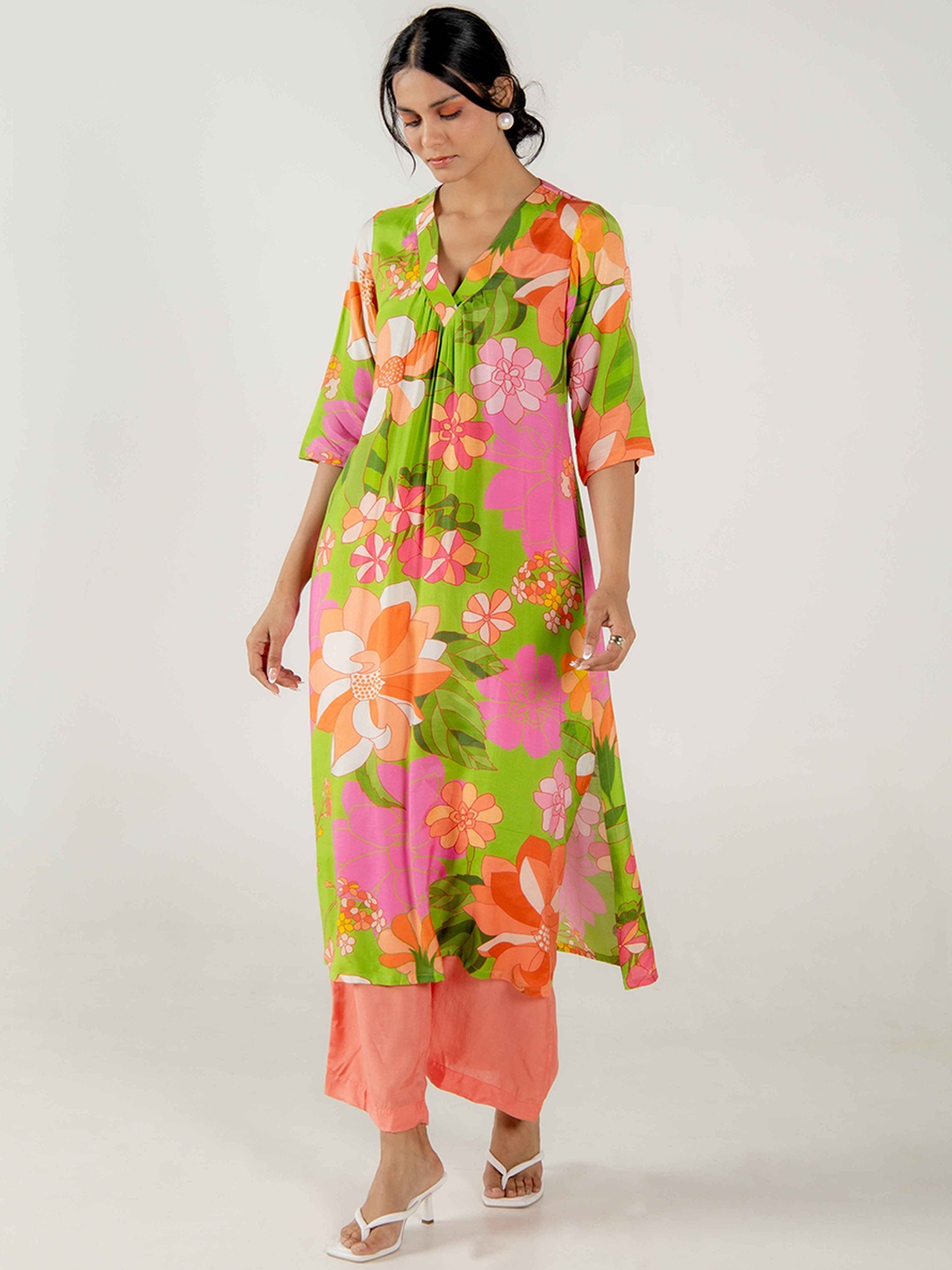 AROOP INDIA Women Floral Printed Regular Kurti with Trousers, Green