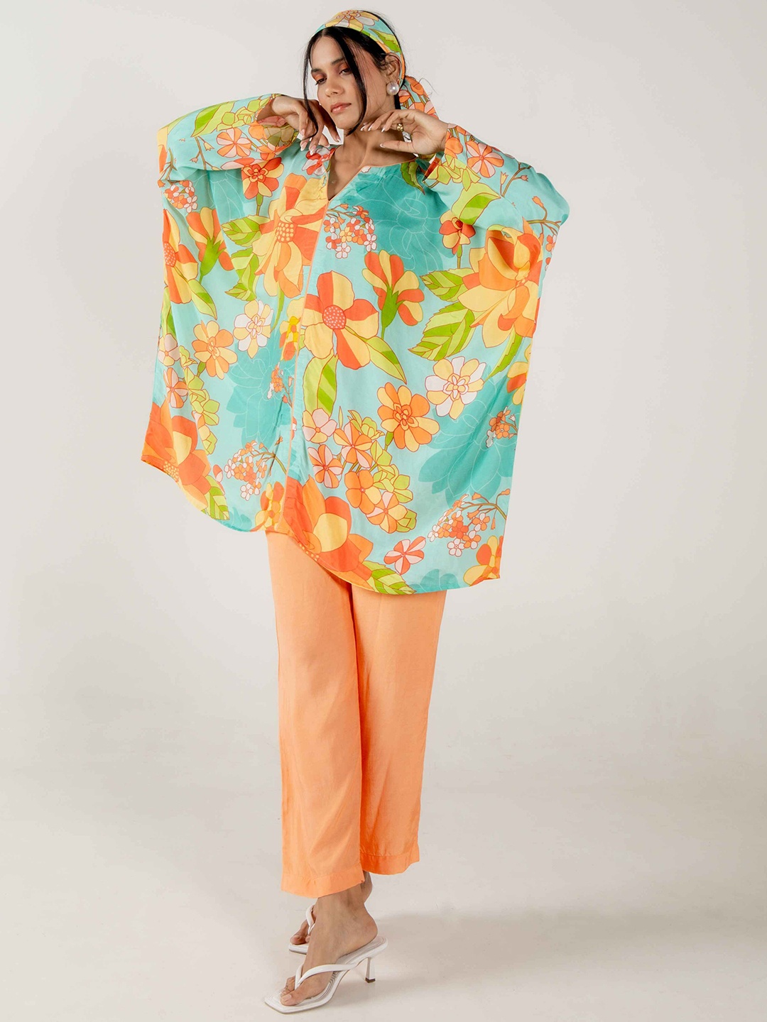

AROOP INDIA Women Floral Printed Regular Kurta with Trousers, Turquoise blue