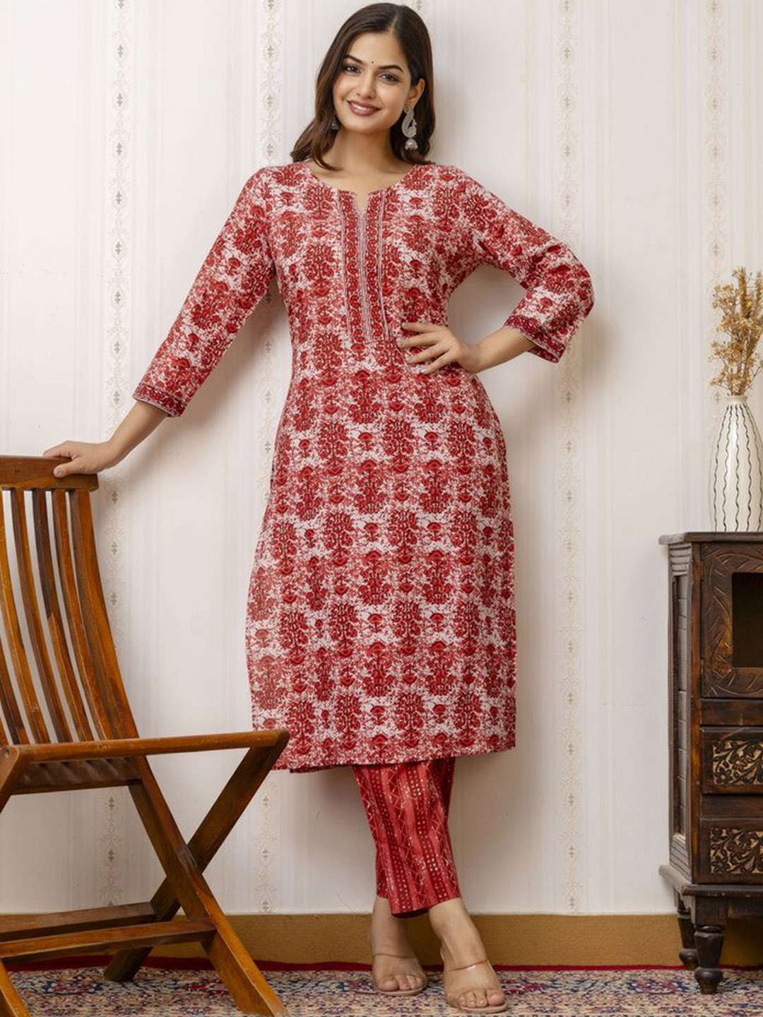 D K W Women Floral Printed Regular Pure Cotton Kurta with Trousers & With Dupatta, Red