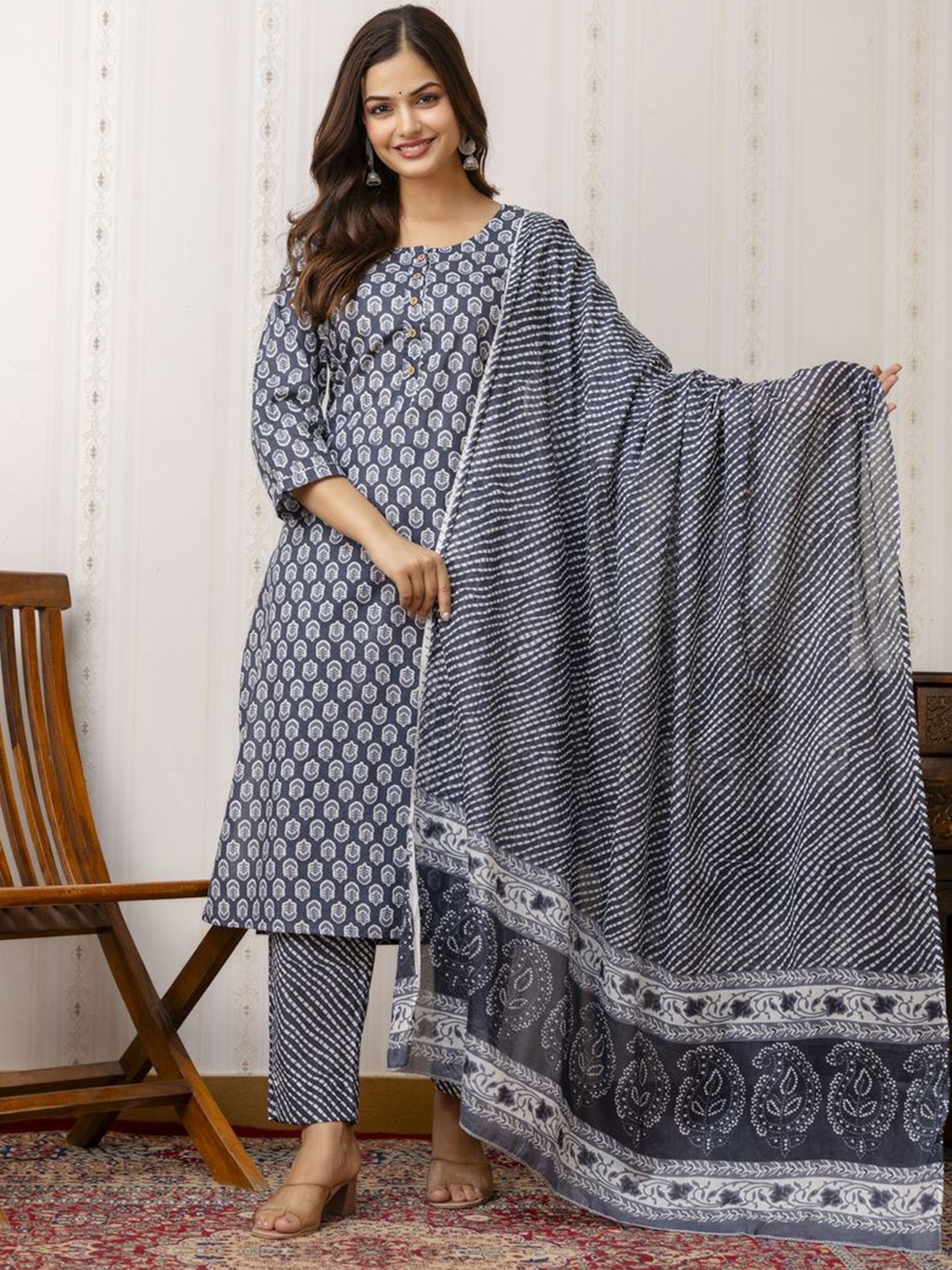 

D K W Women Floral Printed Pure Cotton Kurta with Trousers & With Dupatta, Grey