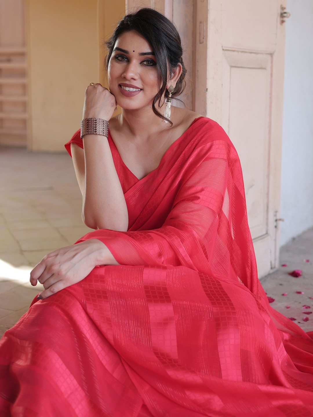 

MIRCHI FASHION Solid Striped Saree, Red