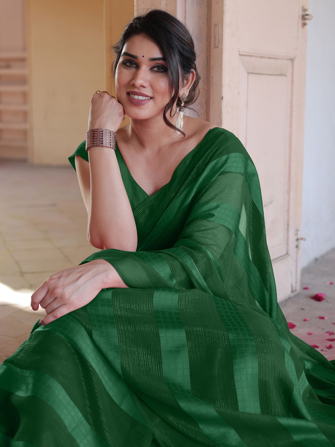 

MIRCHI FASHION Striped Saree, Green