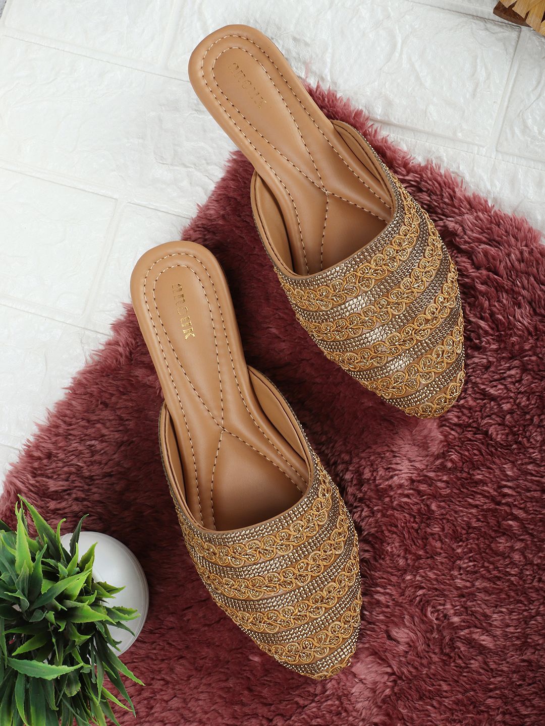 

Anouk Women Ethnic Mojaris Flats, Beige