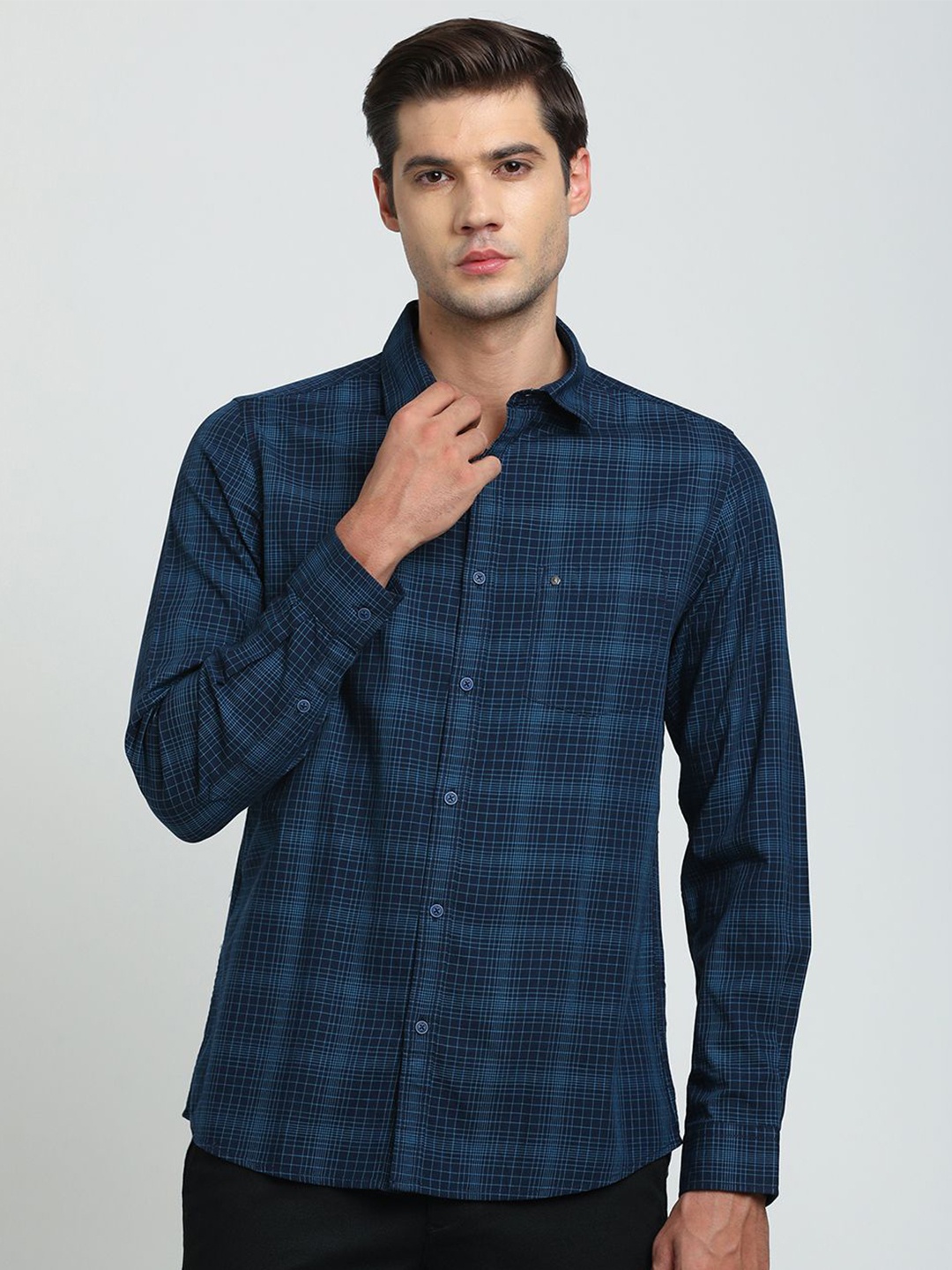 

Turtle Men Relaxed Slim Fit Tartan Checks Opaque Checked Casual Shirt, Navy blue