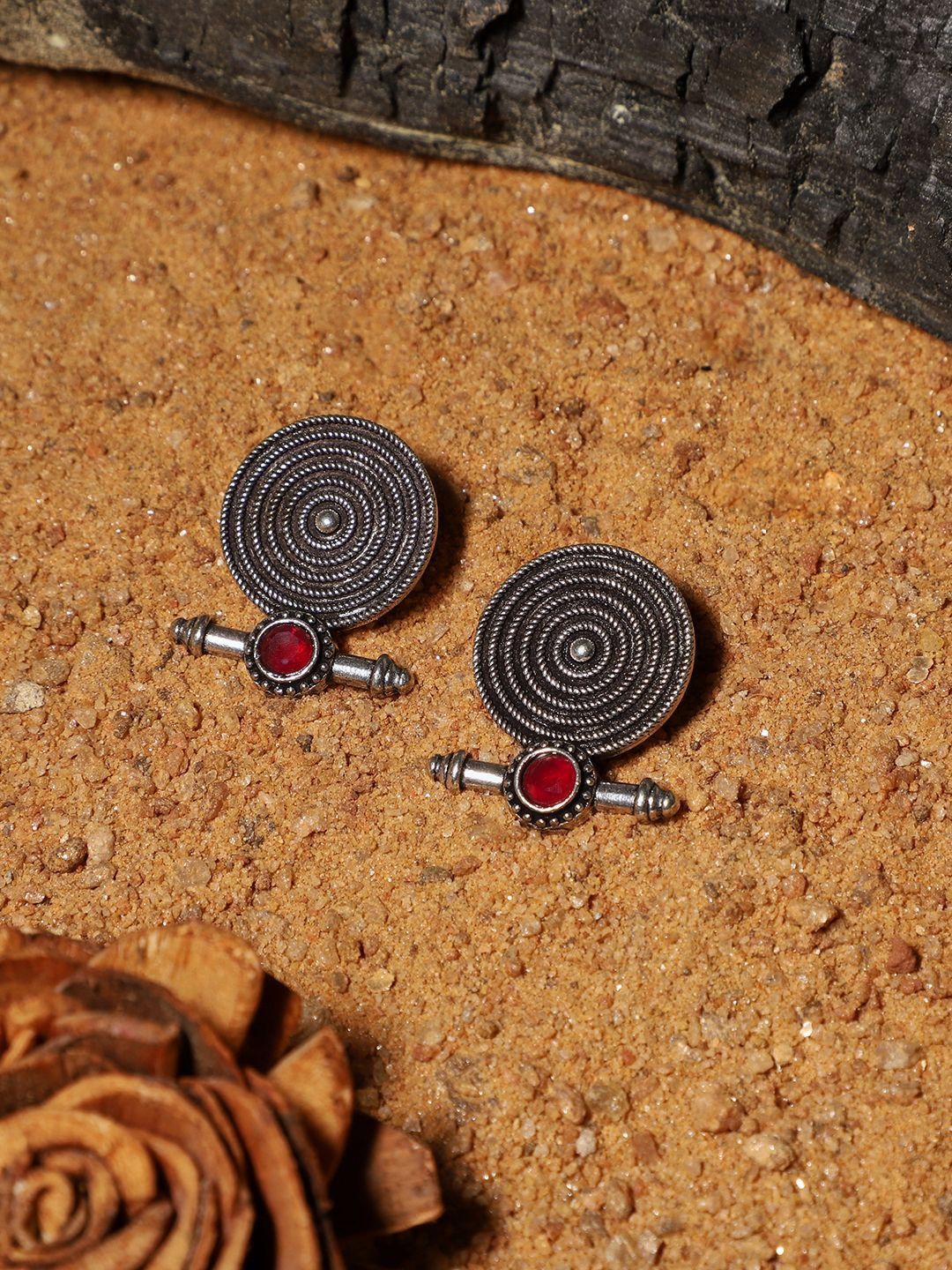 

VENI Contemporary Studs Earrings, Silver