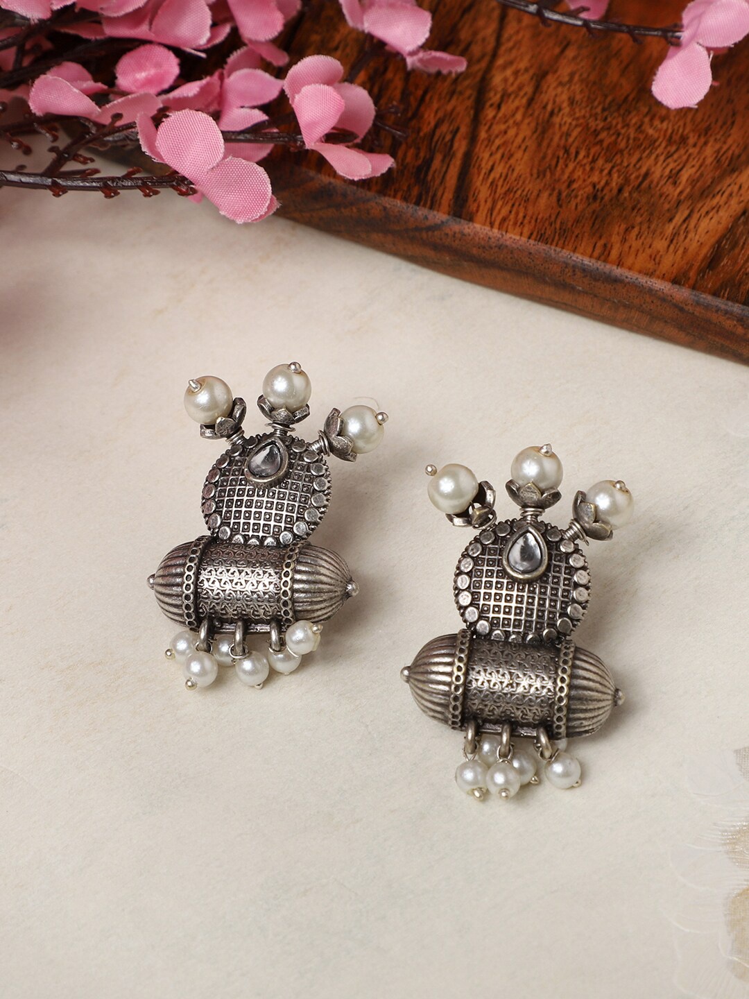 

VENI Contemporary Studs Earrings, Silver