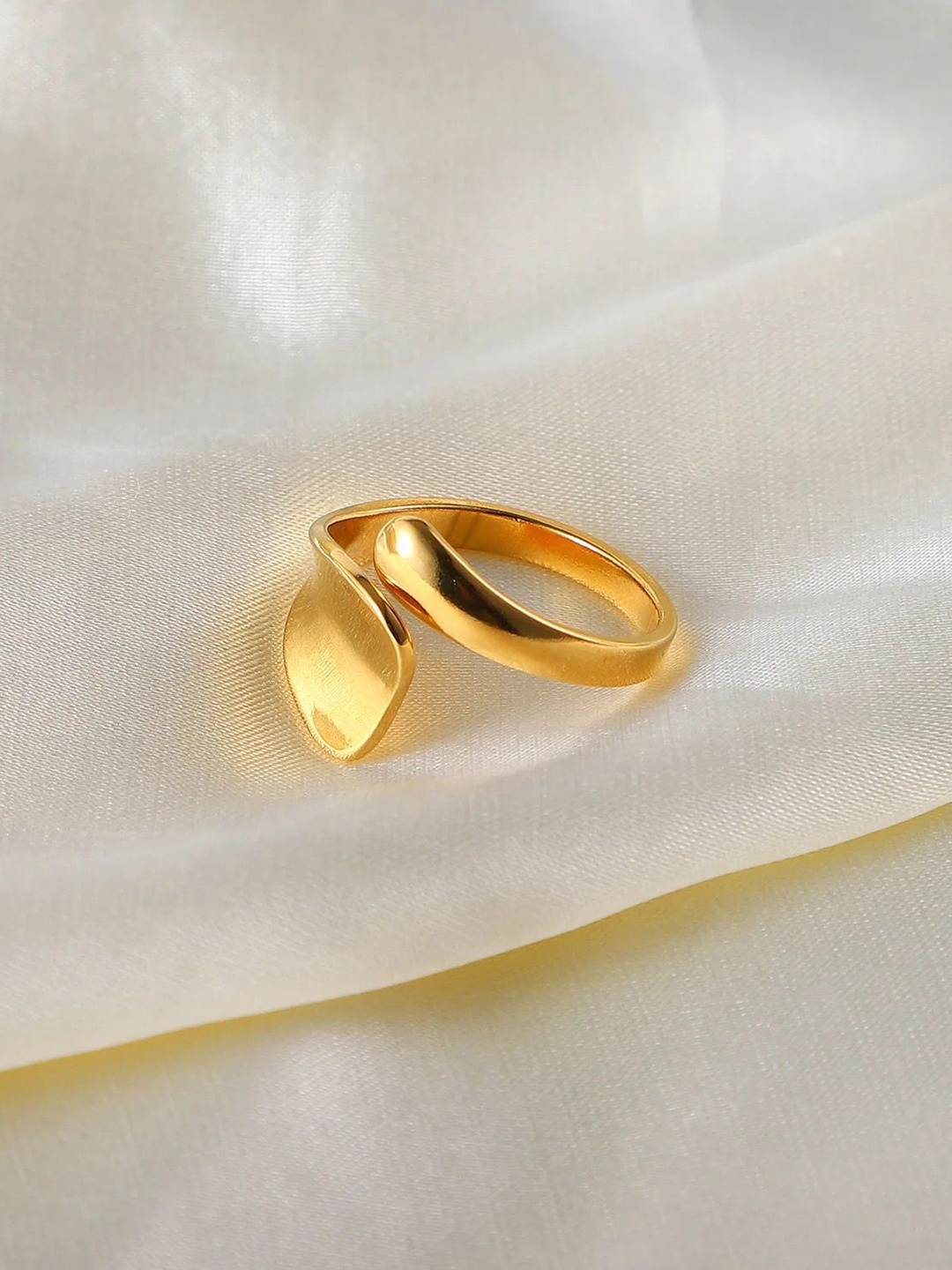 

Inaya 18kt Gold-Plated Irregular Water wave Ring
