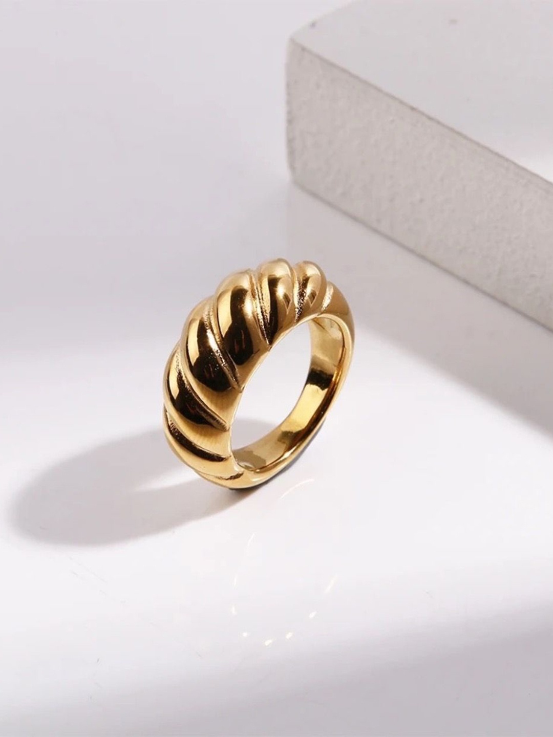 

Inaya 18Kt Gold-Plated Croissant Finger Ring
