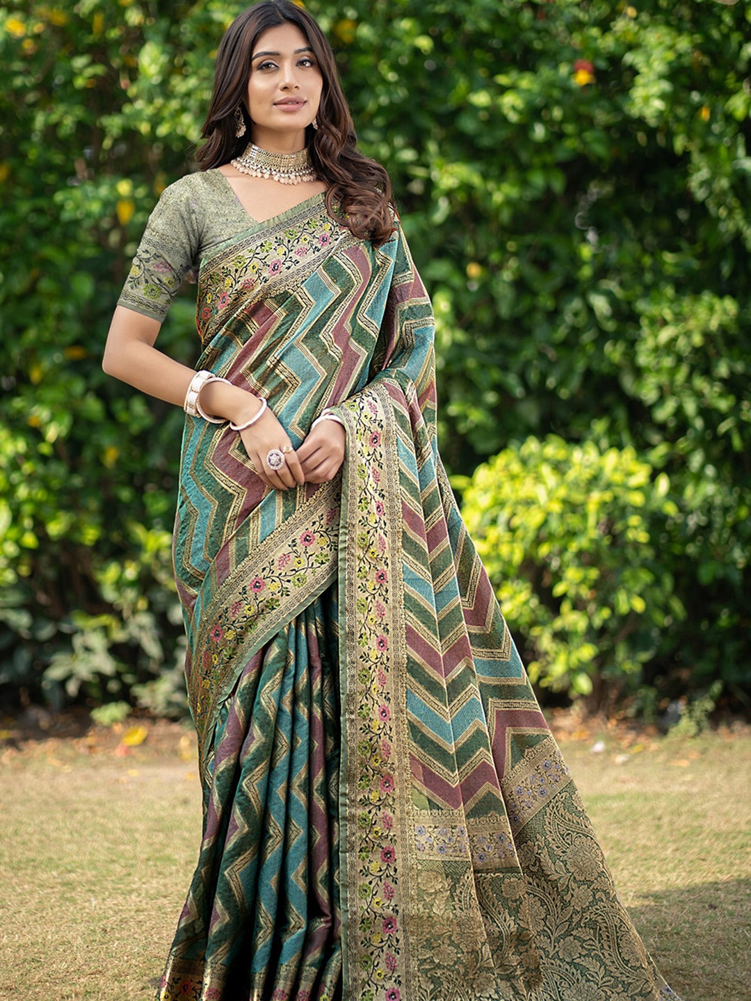 

ALAGINI Woven Design Zari Organza Saree, Green